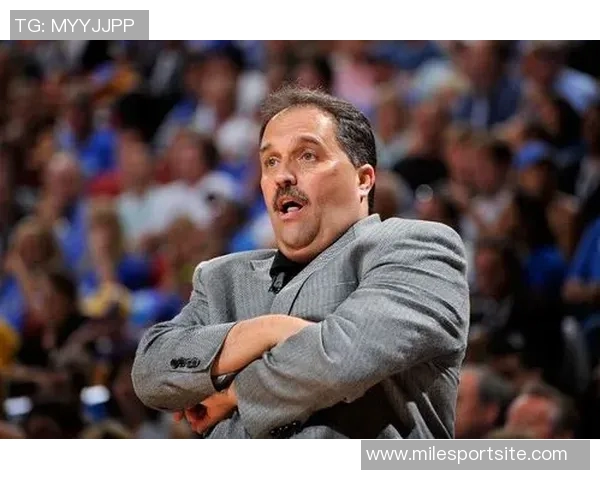 斯坦范甘迪称太阳顾问克利福德赞布克为杰出领袖之一