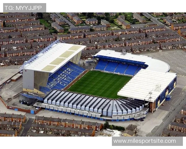 曼城足球俱乐部主场演变历程从海德路到缅因路再到伊蒂哈德的故事