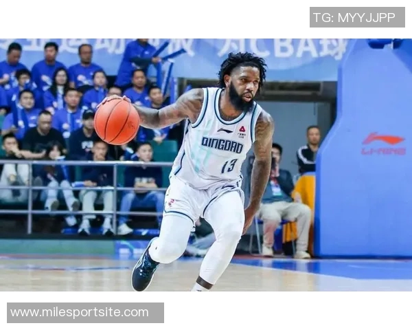 诺曼鲍威尔状态低迷14投仅4中贡献17分4篮板2抢断并有5次失误正负值为负8